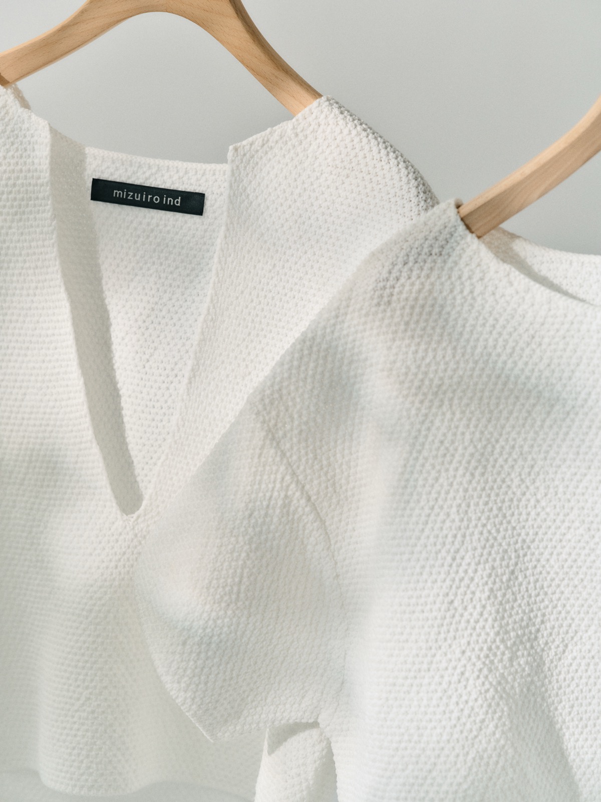 deep V neck vest & short wide pullover