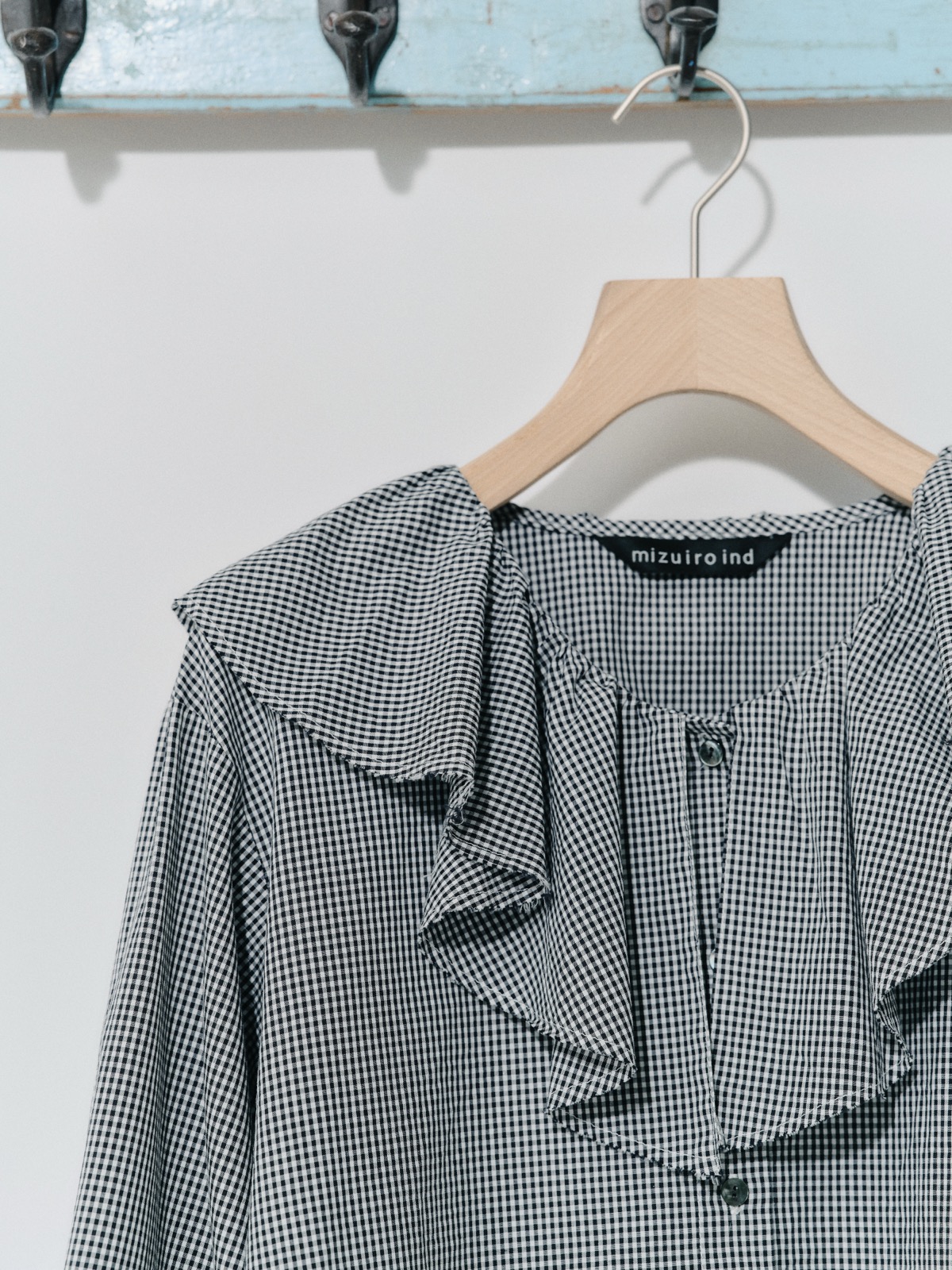 check frill gather collar shirt