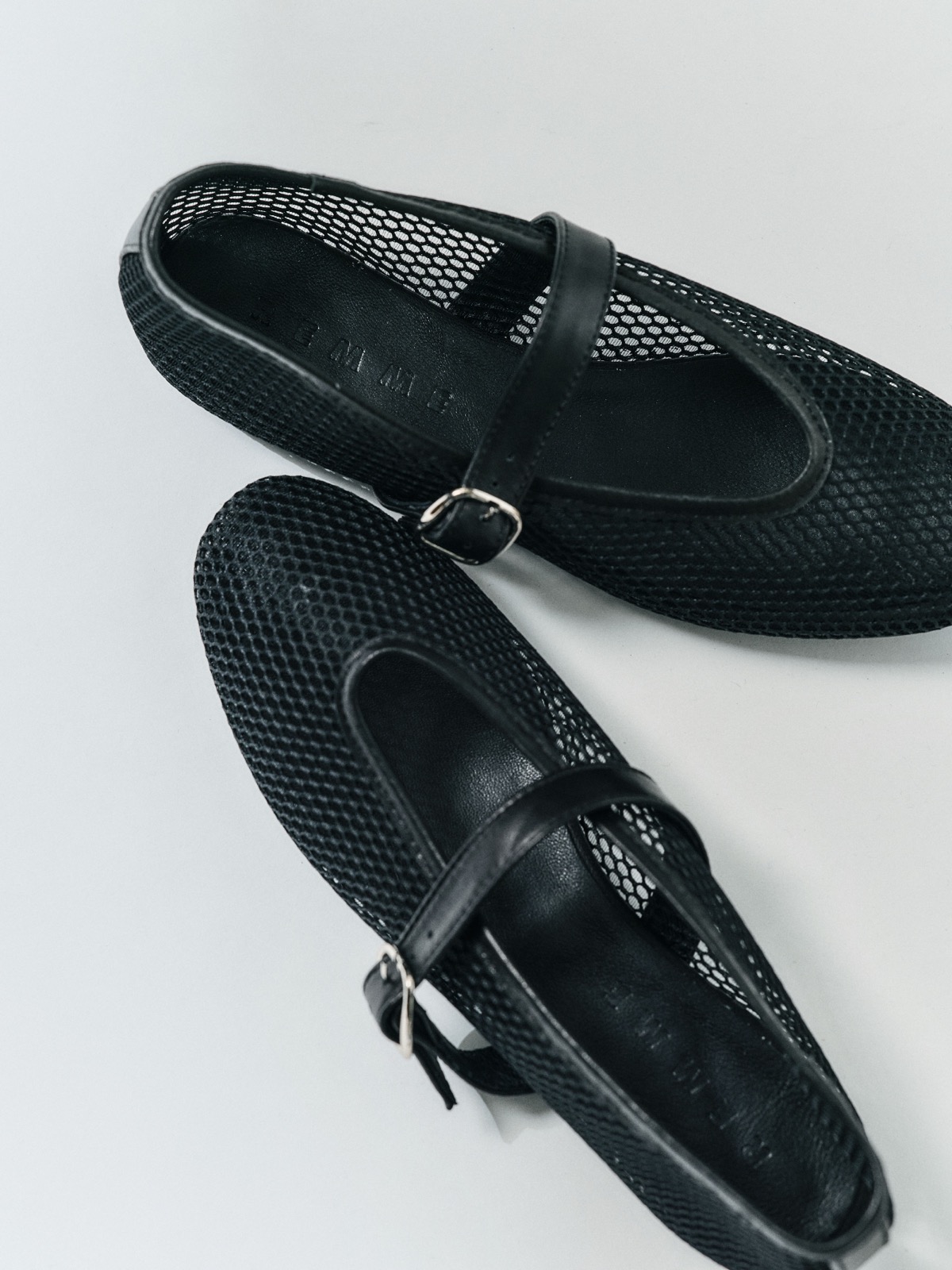 strap mesh flat shoes
