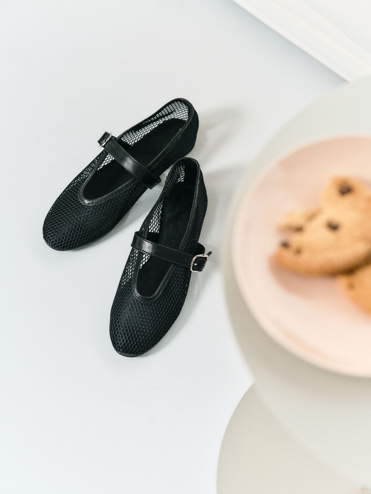 strap mesh flat shoes