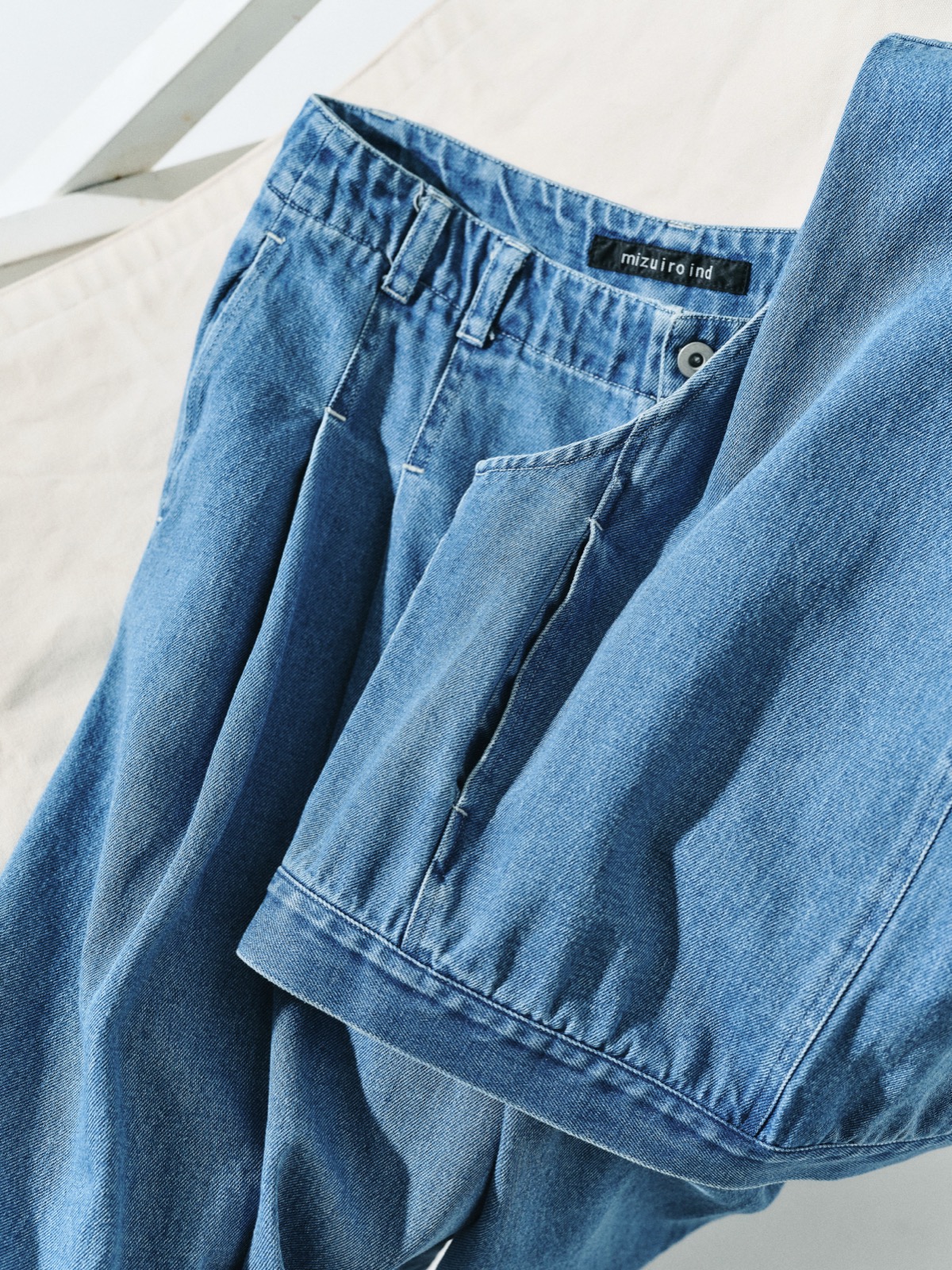 denim vest &<br>high waist wide half pants